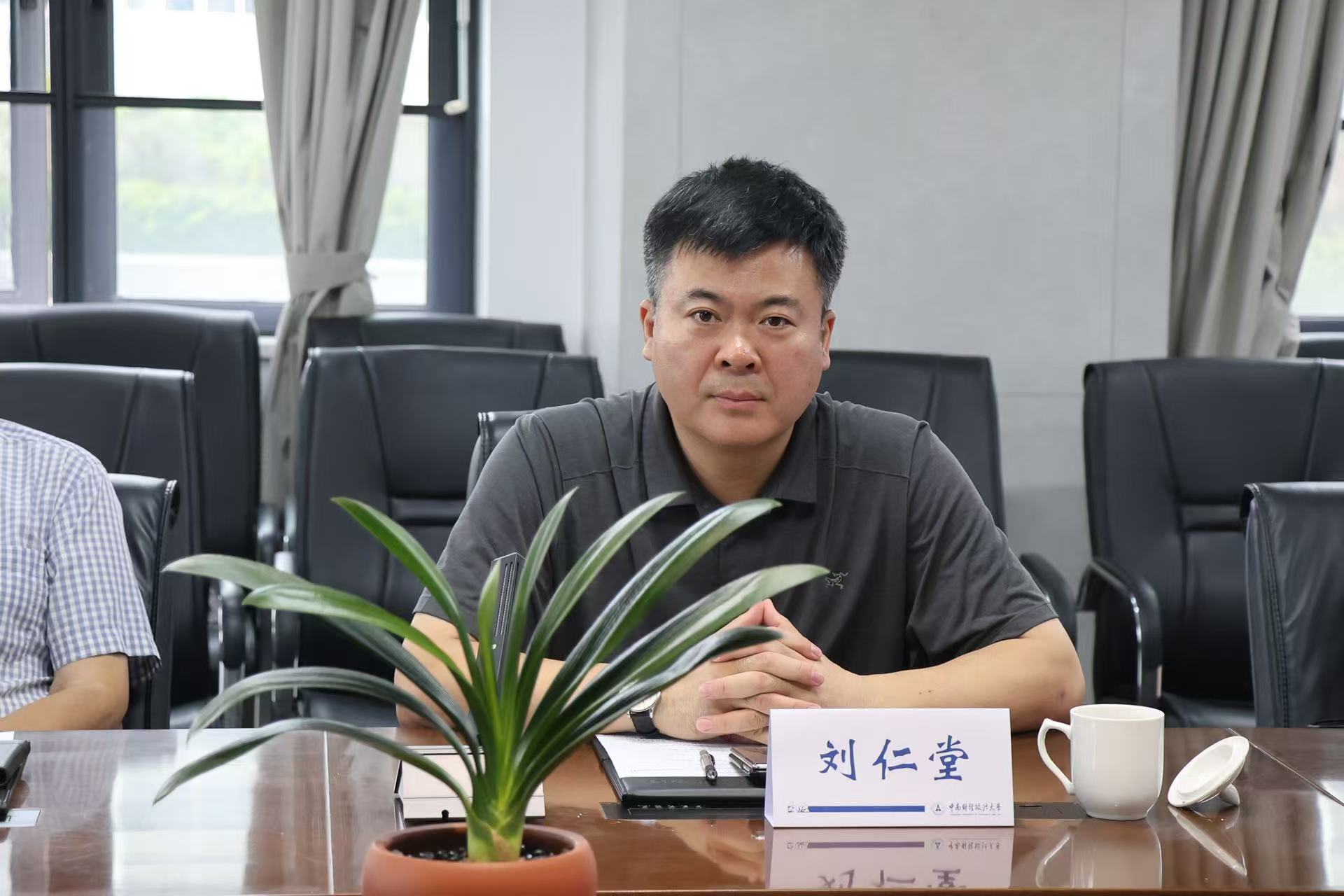 京师律所（全国）青工委主任刘仁堂作为校友代表发言
